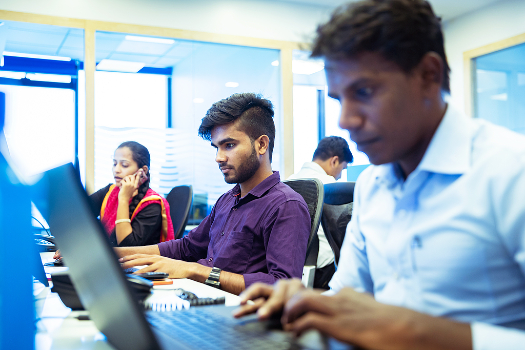 印度“AI蓝领”抢走美国白领饭碗？