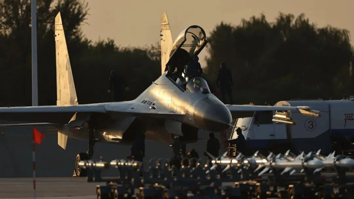 高清大图！沉浸式感受海军航空兵超燃训练现场