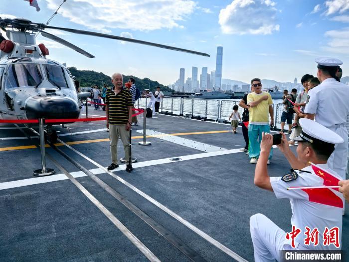 香港“揮旗哥”，找到了！成都房價2021新樓盤房價走勢-成都房價2021新樓盤房價走勢