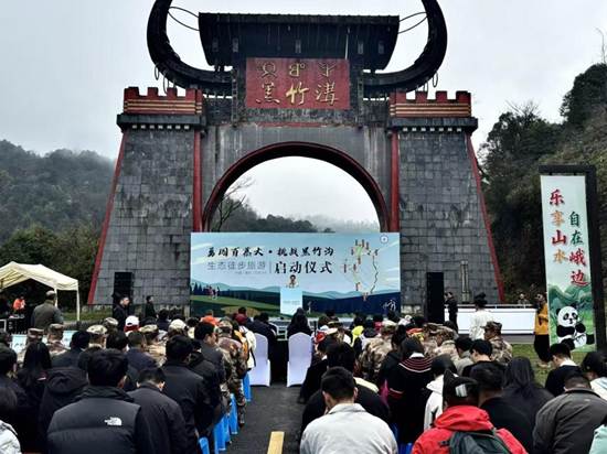 四川峨边：“中国百慕大”为何开班培养“本土”户外徒步向导？