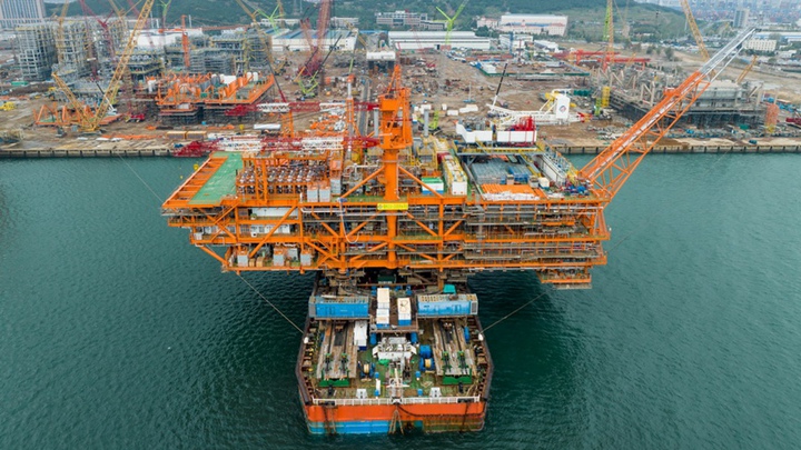 中国海上首个多层稠油热采项目陆地完工