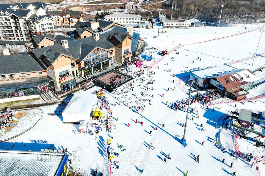 吉林：北大湖新雪季启幕