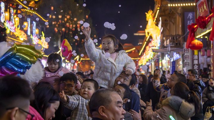新春临近 各地文旅市场火热
