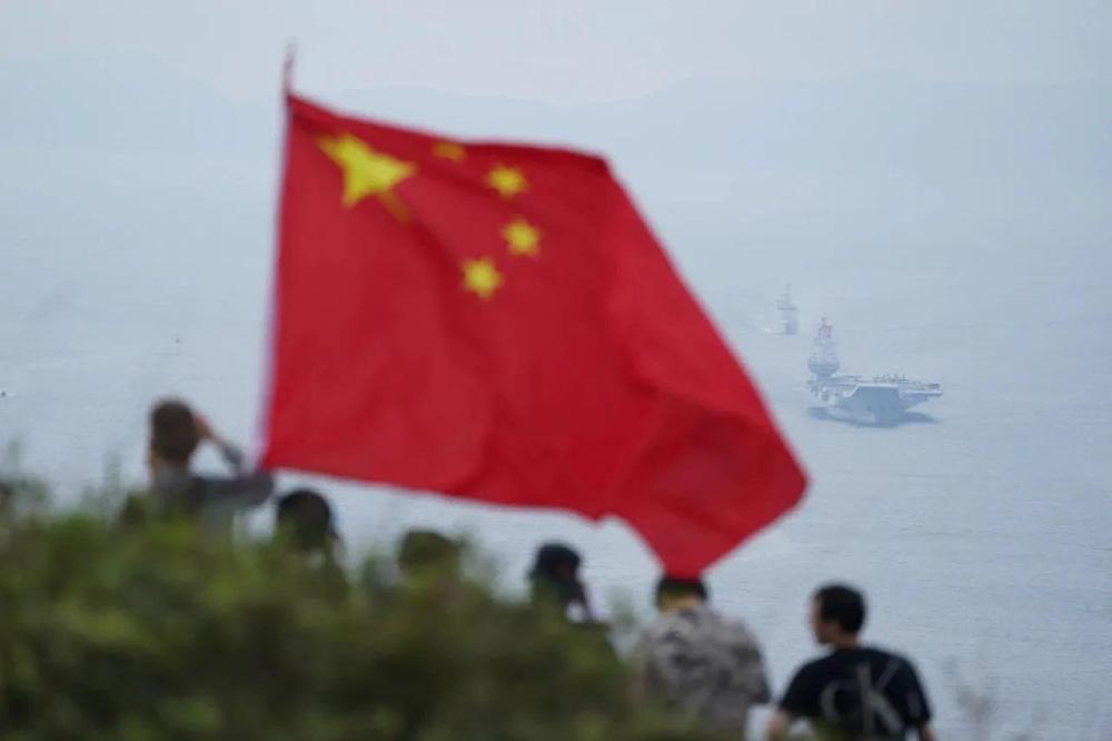 香港“揮旗哥”，找到了！航母
