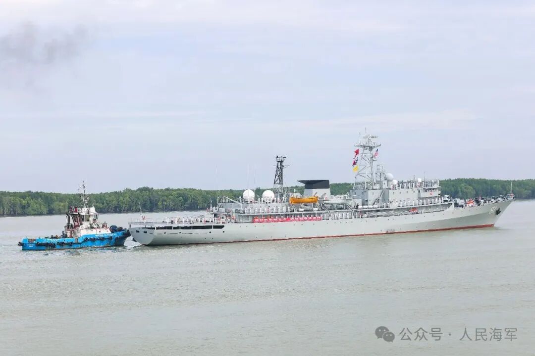 中国海军989编队顺利抵达马来西亚开展友好交流访问活动 中国海军989编队顺利抵达马来西亚开展友好交流访问活动