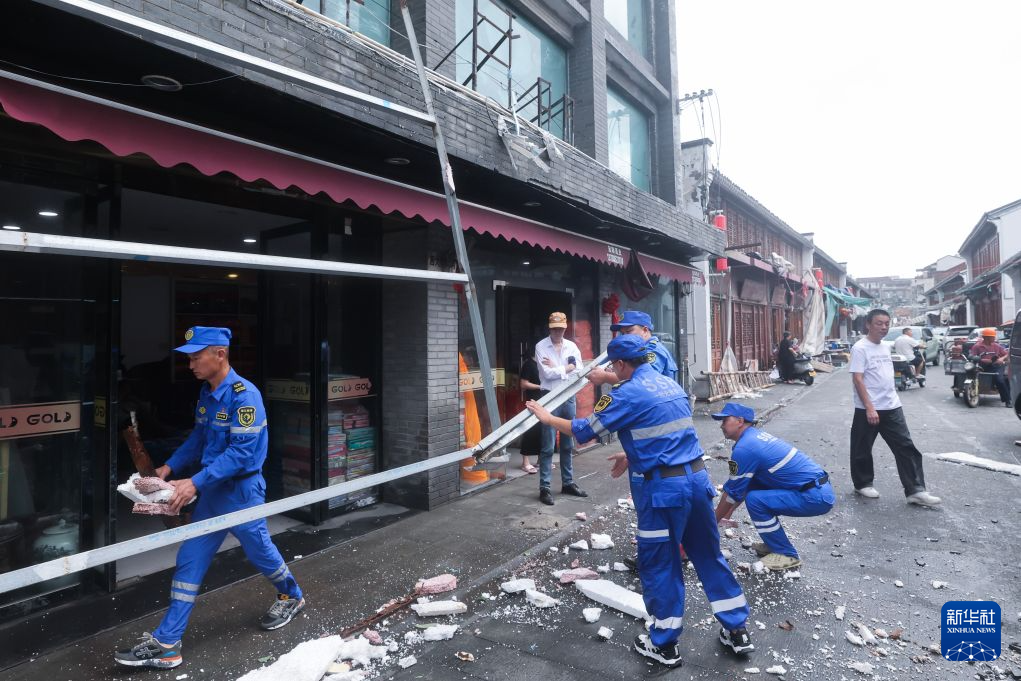 做好应急抢险举措 应对台风“巴威”影响