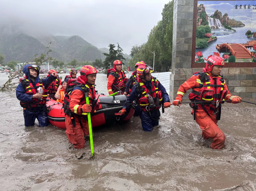 北京暴雨救援现场图片