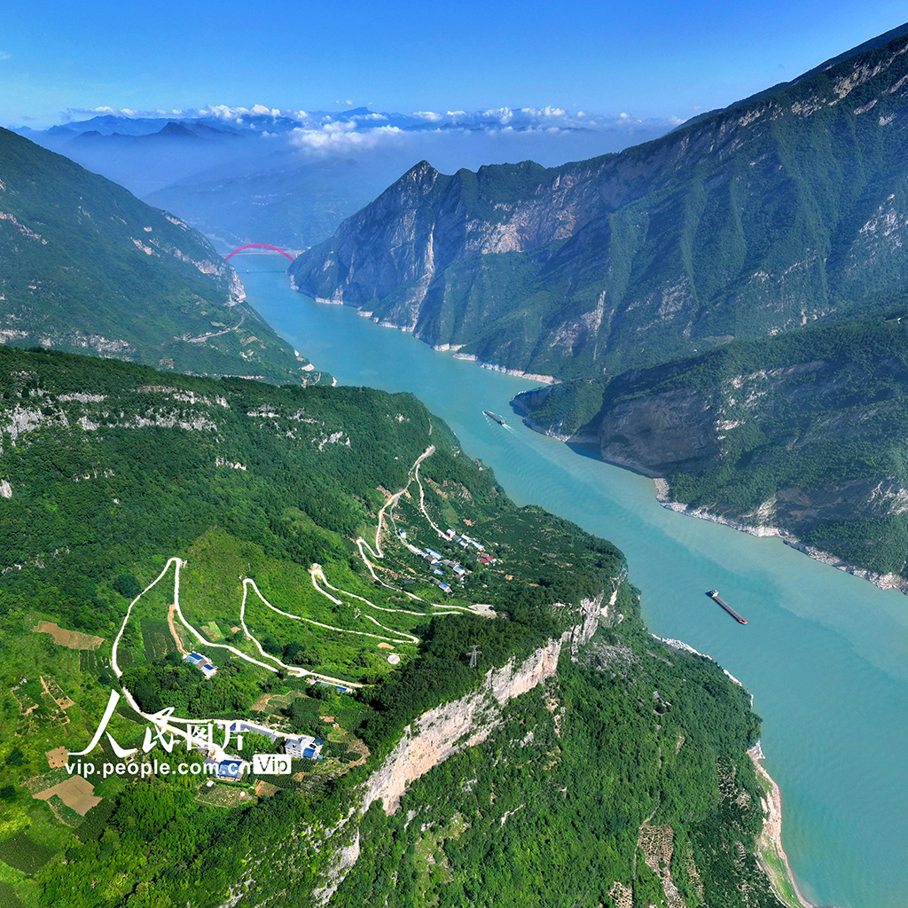 湖北秭归：路畅景美产业兴插图8