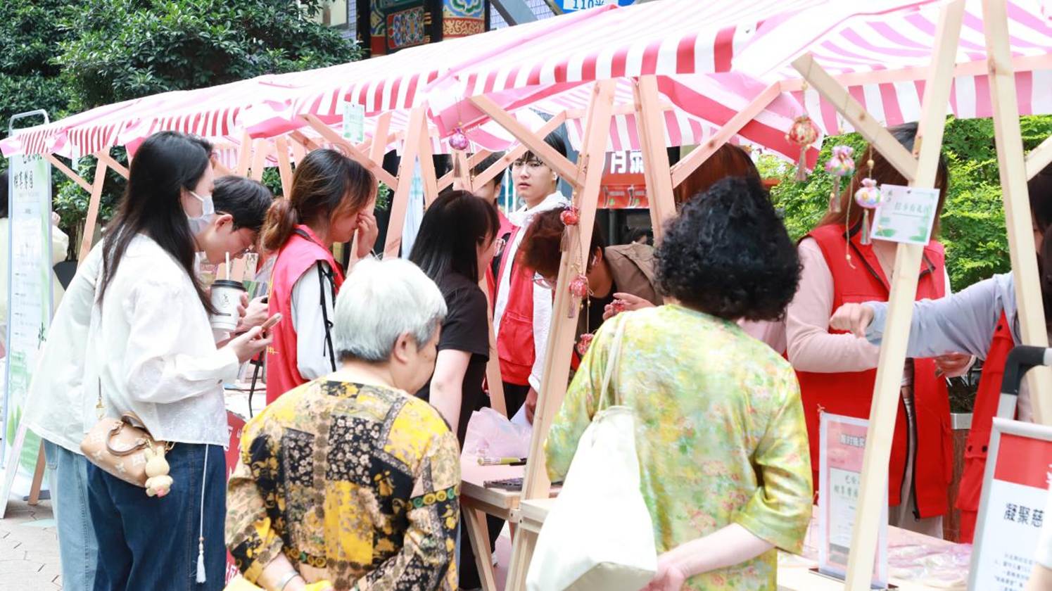 跳出“单向服务”拼出“共治拼图” 达州通川以公益市集书写基层治理新答卷