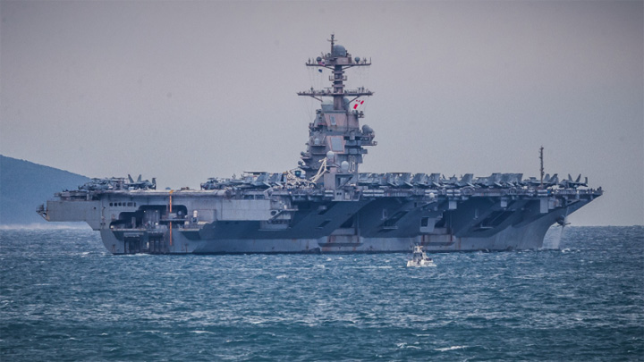 美国“福特”号航母驶离克罗地亚港口