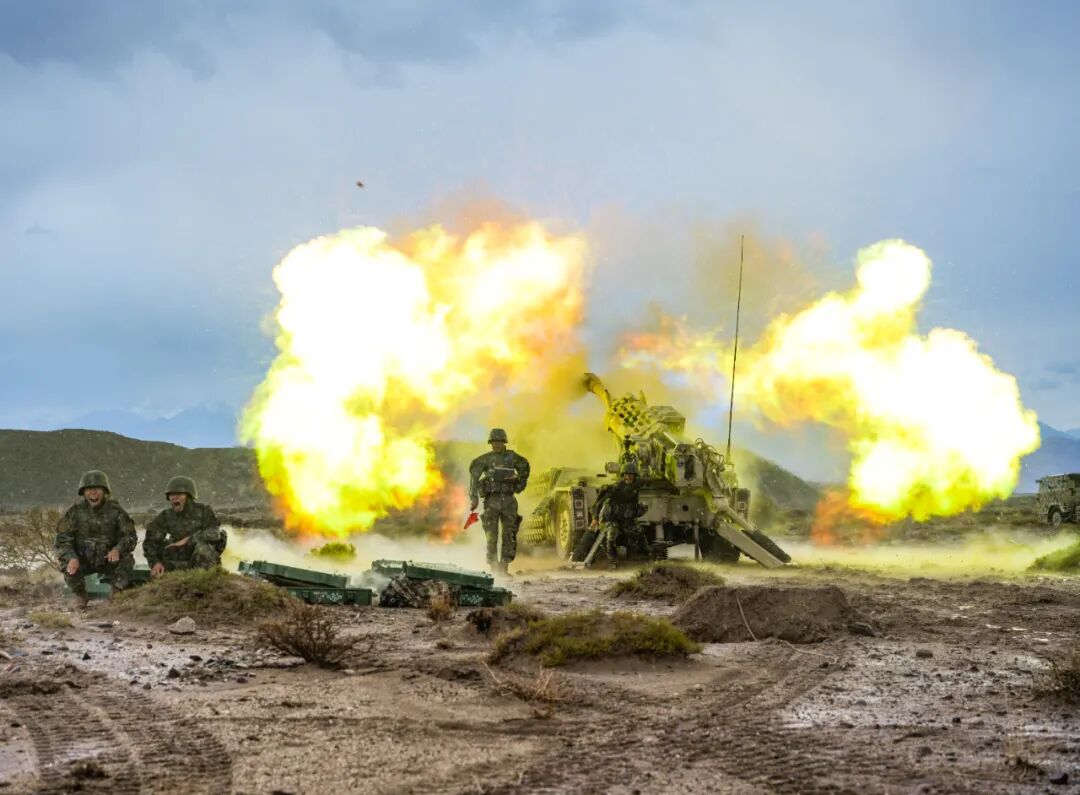 雷霆一击，战鼓齐鸣，火力全开，展开猛烈攻势！