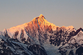 梅里雪山“日照金山”