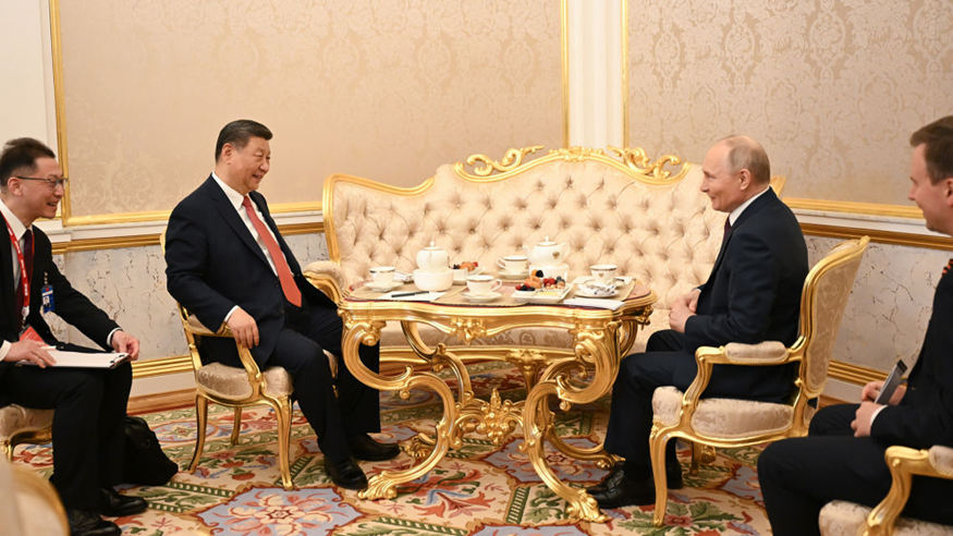 新华图讯｜习近平同俄罗斯总统普京茶叙