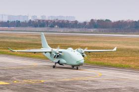 全球首款混合动力无人运输机首飞成功