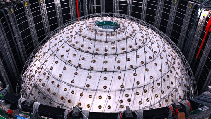 大国重器传来好消息！江门中微子实验首个重大成果发布