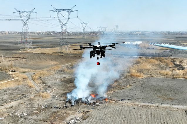 新疆电网运用无人机智能处置线路火情