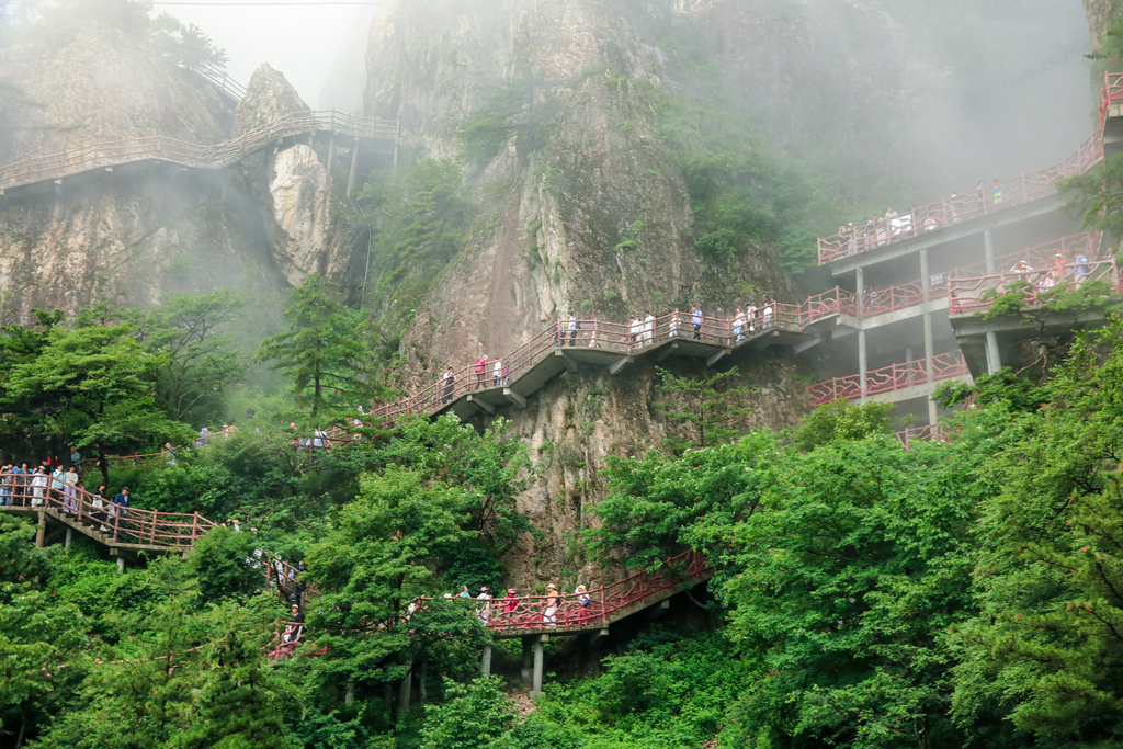 河南洛阳：老君山迎来避暑旅游旺季
