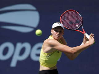 郑钦文憾负莱巴金娜，止步美网八强