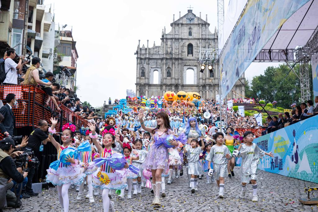 2026澳门国际幻彩大巡游欢乐上演