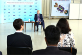  Putin jokes with scholars returning from Singapore to work