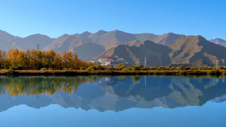 拉鲁湿地秋意浓