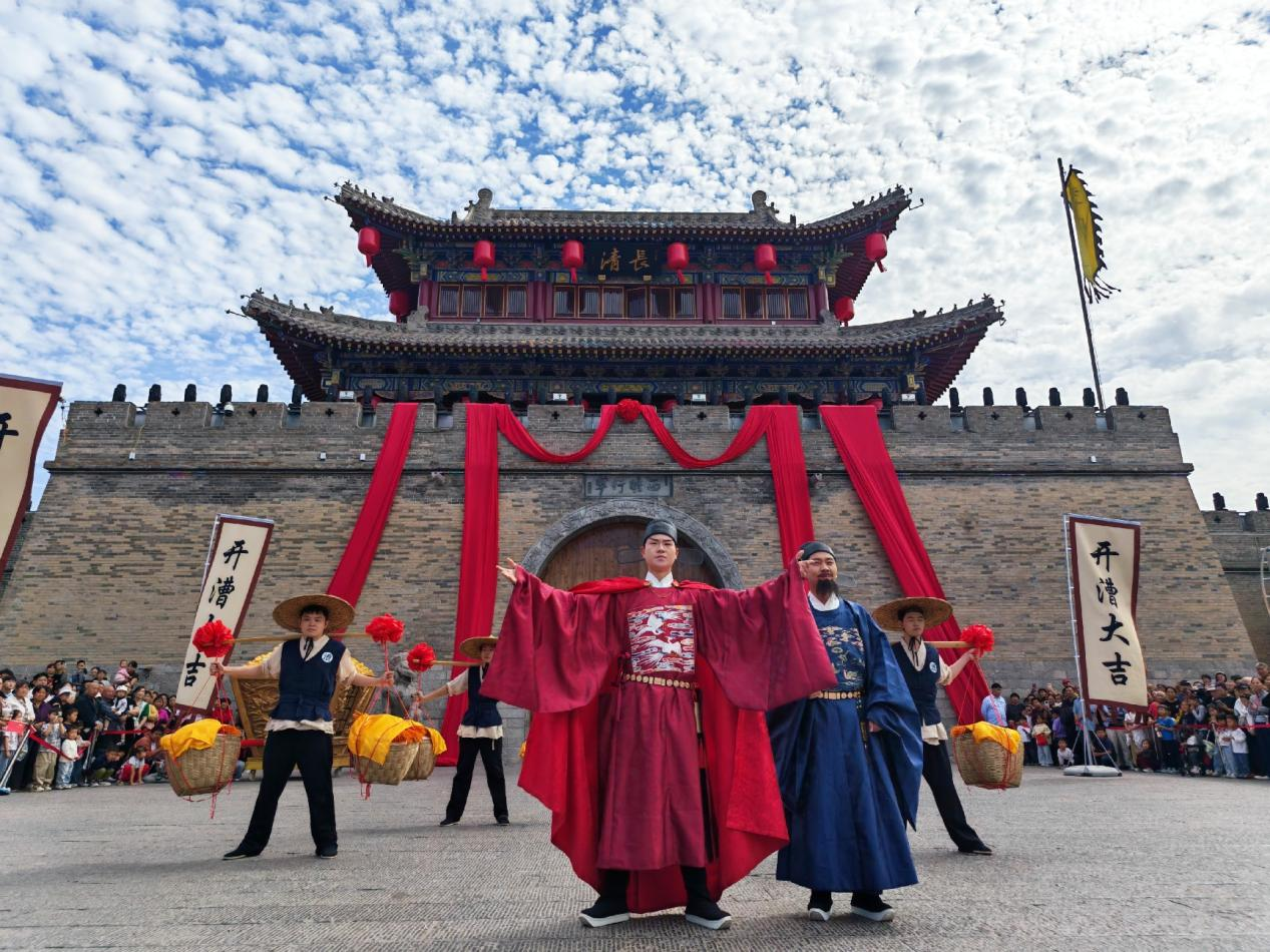 河南黎阳城文化旅游区：假期“奔县”  精彩不断