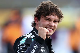 安东内利夺F1英国大奖赛杆位
