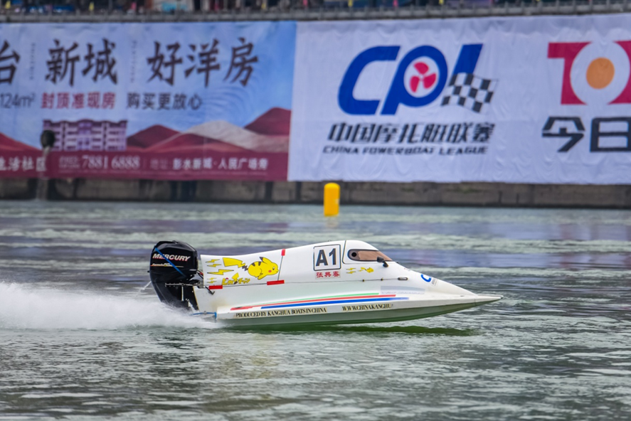 中国方程式（F4）摩托艇竞速赛夺冠，张典春感恩彭水