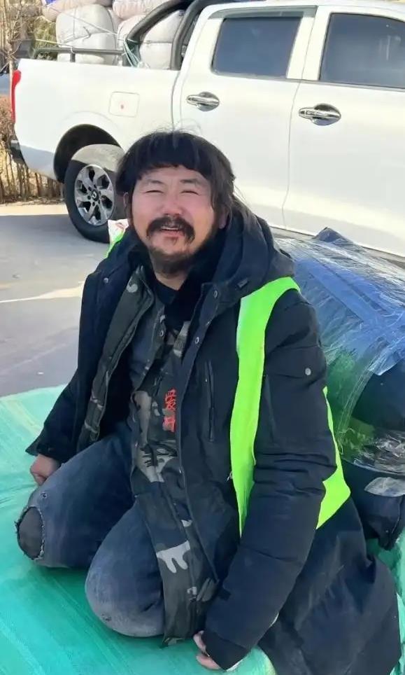 宁夏“跪行巨人”胡雷驰援贵州榕江：将捐赠万斤大米、方便面和矿泉水各500箱插图