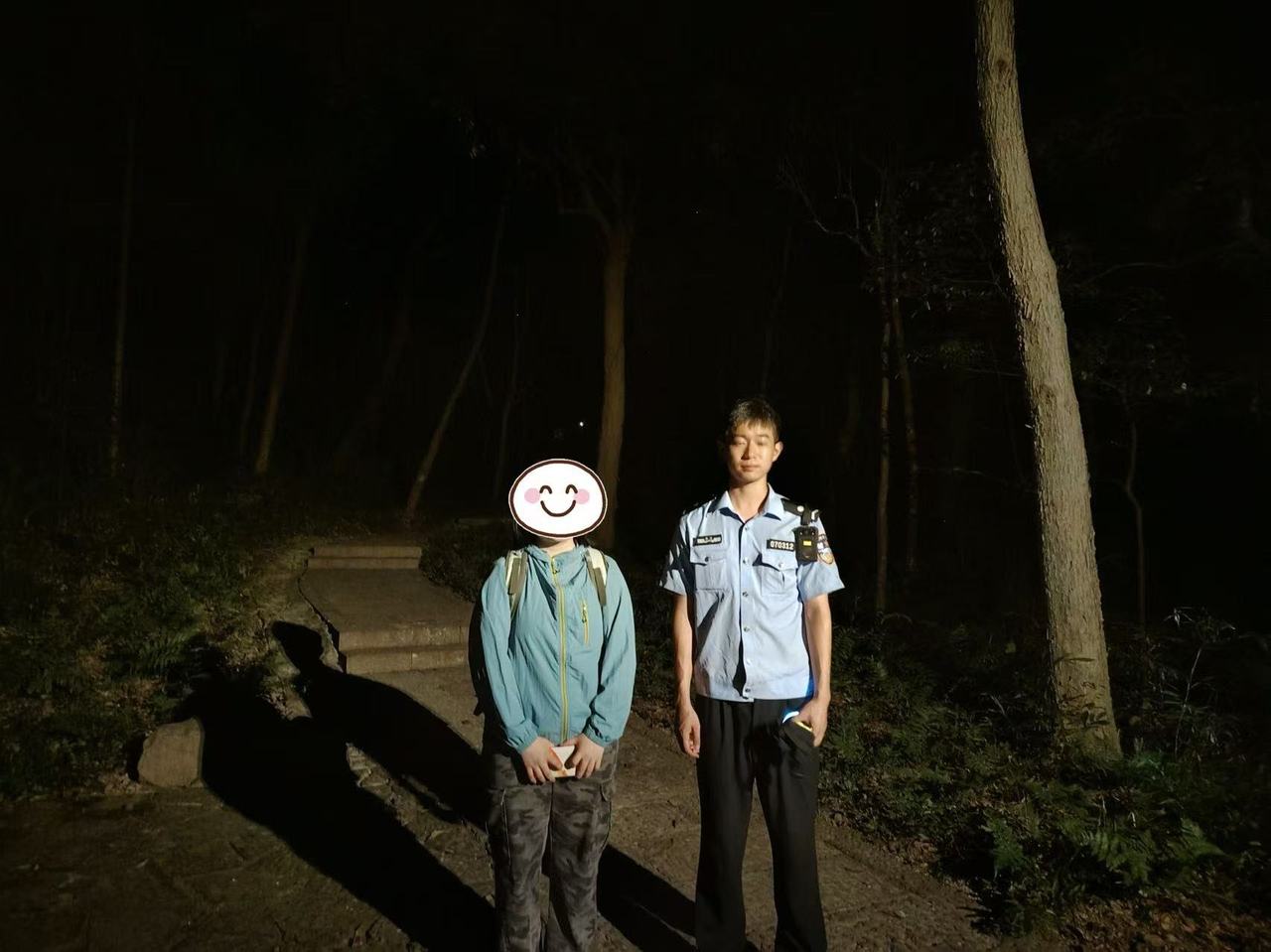 “周围全是蛇吃青蛙的声音，我怕”，高温天民警成功寻回走失女子插图