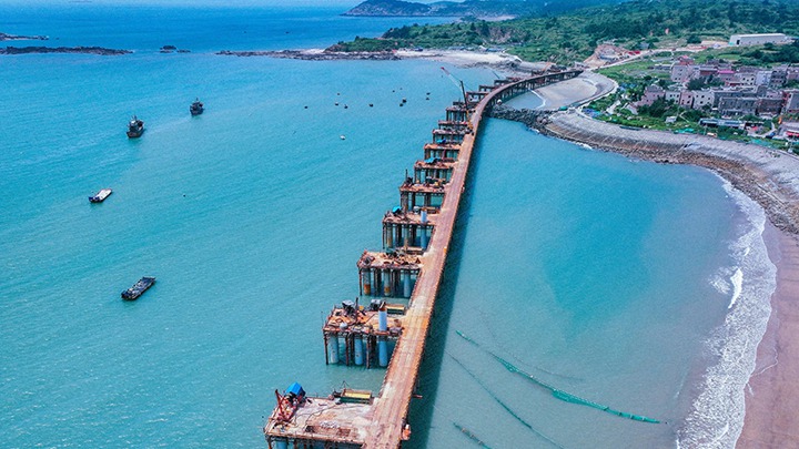福建惠安：跨海特大桥工程建设正酣