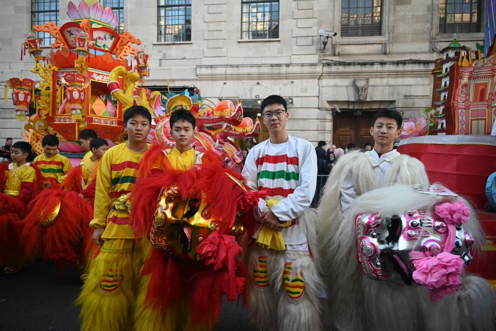 追光丨舞狮少年，火到海外！