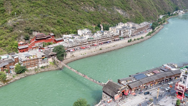 红军飞夺泸定桥纪念馆：永不褪色的红色丰碑