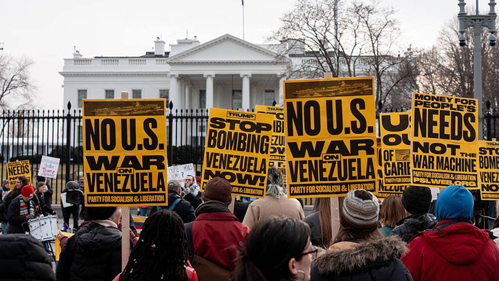 抗议马杜罗被捕 美国多地爆发反战示威