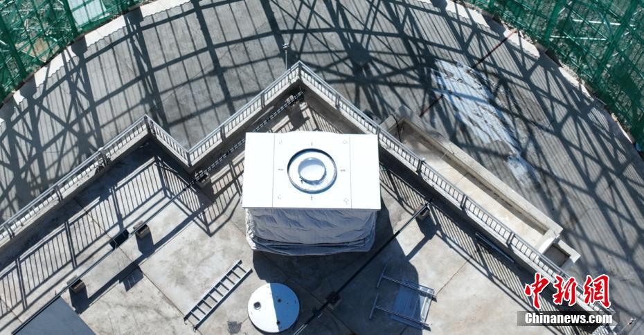 7月13日，中国科学院高能物理研究所（高能所）在北京宣布，中国首个原初引力波探测实验——阿里原初引力波探测实验建设取得重大进展，其一期已建成并实现首光观测。资料图为阿里原初引力波探测实验一期的一号望远镜俯视图。 中国科学院高能所 供图