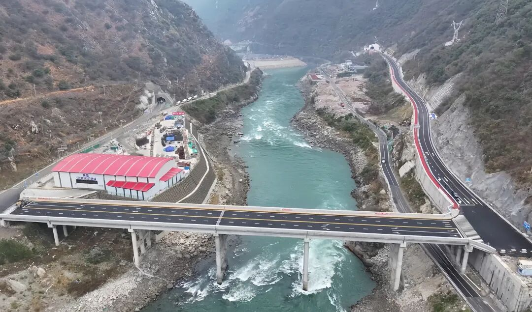 S217线石棉隧道及连接线新改建工程暨石棉“绕城”贯通试运行