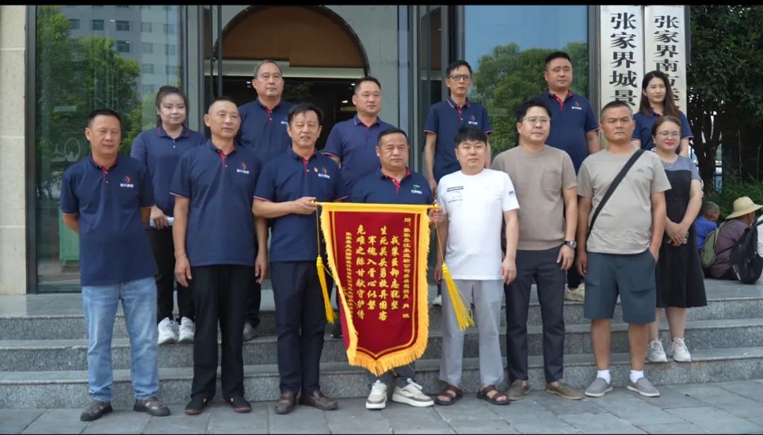 张家界司机晕倒前尽全力刹车救下整车韩国游客，自己突发疾病不幸离世，年仅41岁插图2