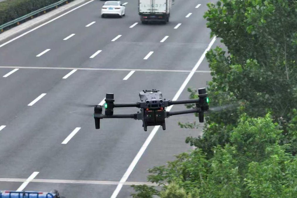 “无人机+AI”守护春运回家路