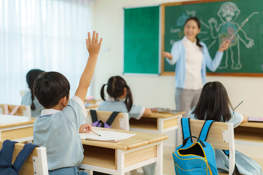让学生“敢问、会问、追问”