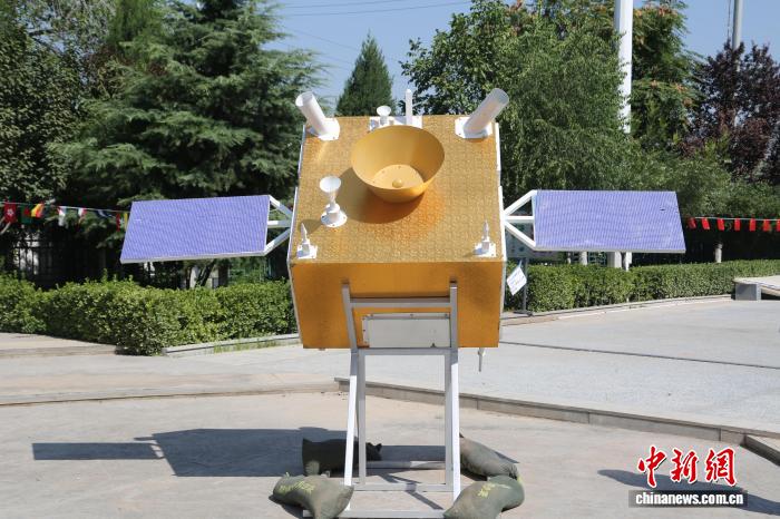 图为1:1原大原样复原的“嫦娥一号”。王牧雨 摄