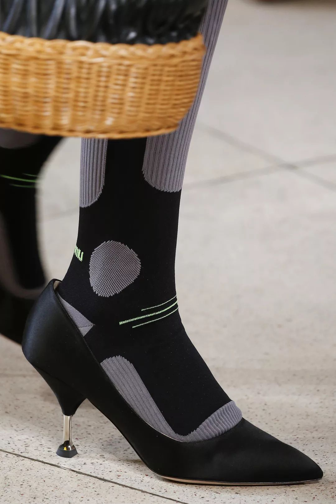 温馨提示你的恨天高平底鞋已下线刘雯宋茜4cm冰块根忒火