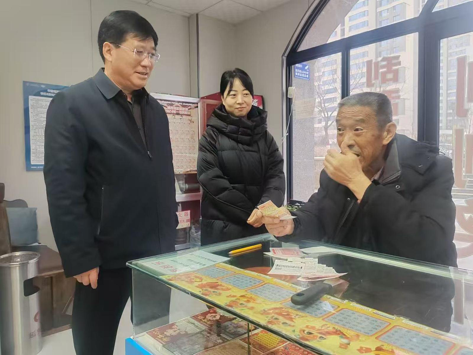 “红心暖站”送温情 党建业务双融促发展