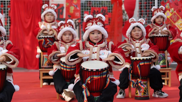 多彩校园活动迎新年