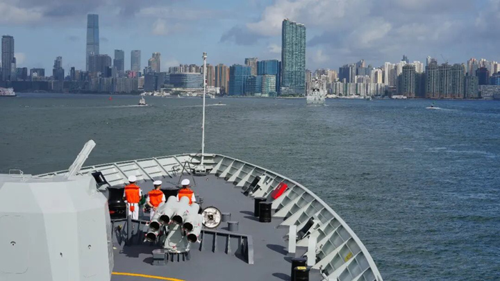 海军舰艇编队抵达香港