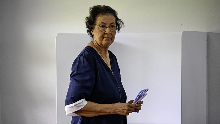 近50年政治独立进程翻开新篇章！外媒：苏里南诞生史上首位女总统
