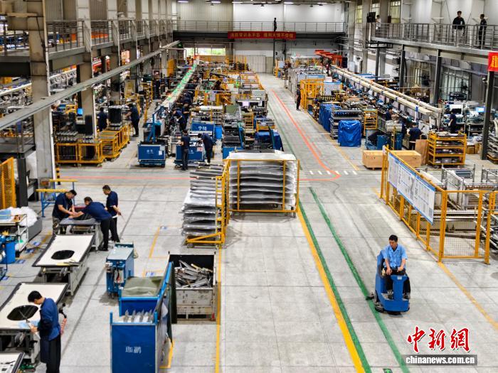 9月20日，江苏南京，智能工厂内生产景象。中新社记者 徐珊珊 摄