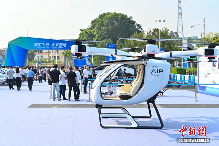 图为活动中的飞行器静态展示区。中新社记者 陈骥旻 摄