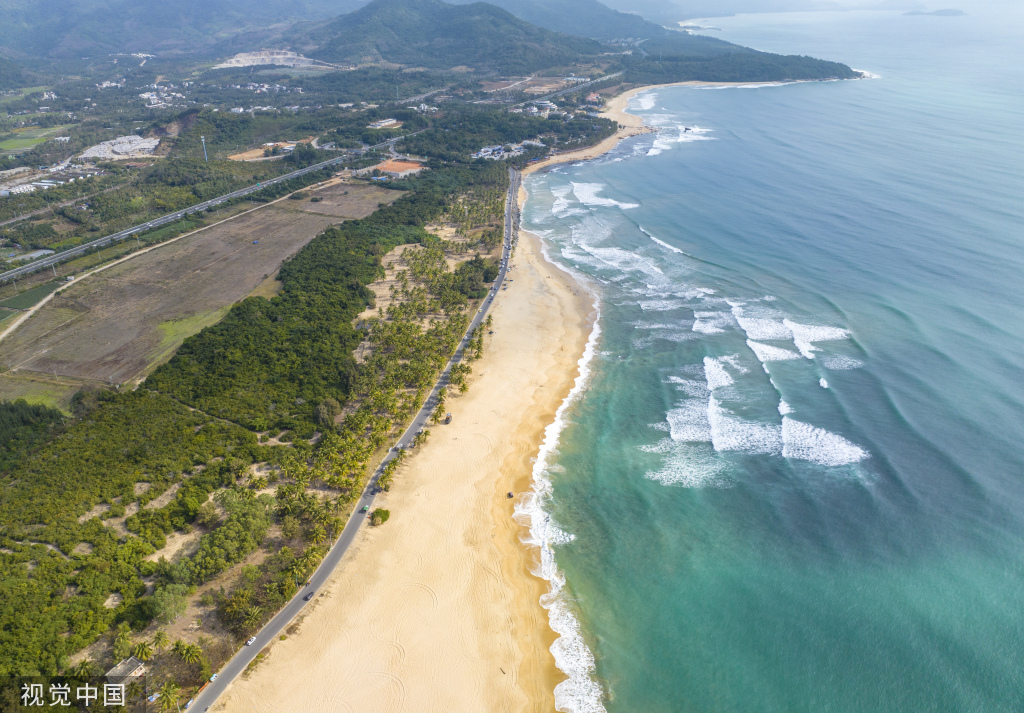 海南万宁:日月湾依山傍水碧波荡漾 风景秀美