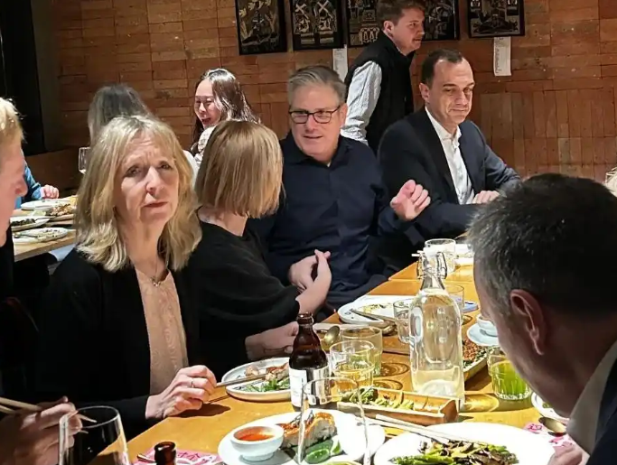 斯塔默在上海接受采访：我会用筷子，且经验丰富