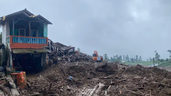 印尼西爪哇省山体滑坡灾害死亡人数升至70人